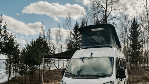 CampChamp – Brand new Campervan from 2024 with Skyloft, air conditioning and much more!