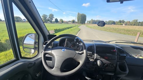 Cozy Fiat Ducato camper – your ticket to freedom!