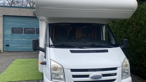 Elliot – Spacious 5-person Ford Trigano Elliot