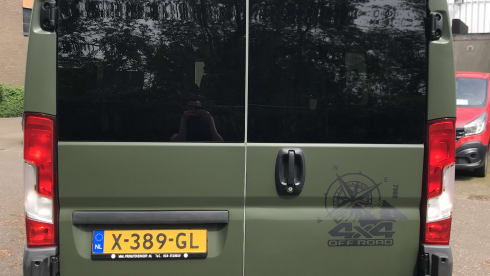 The Road Runner – 2p Citroën Jumper bus camper from 2016