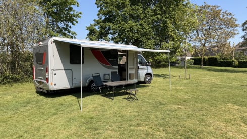 Burstner Nexxo T740 – 3p Bürstner semi-integrated uit 2015