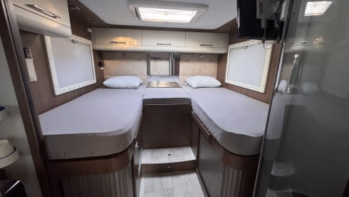 Integral 4 person camper super luxury 