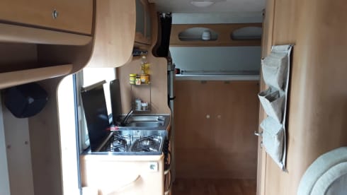 JoEliday – Spacious family camper with oven and air conditioning