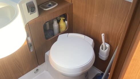 4p Hymer B 674 SL integrated from 2009 including length beds and fold-down bed