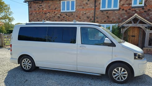 Betty – 4 berth Volkswagen campervan 2011