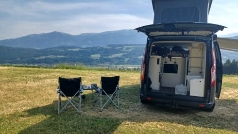 Dwight Schrute – À l'aventure avec un nouveau Ford Nugget Plus !