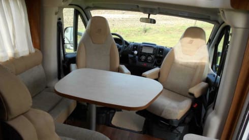 Beemster 7 – Hymer, 2 person camper, automatic with many options