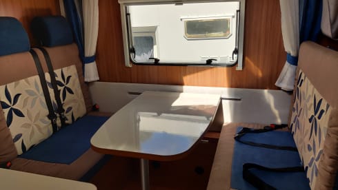 Complete 4-5-6 pers. familiecamper met airco