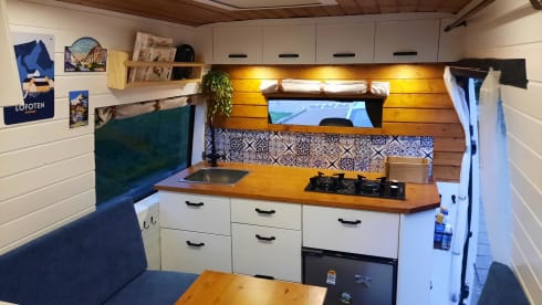 Cozy and neat VW camper bus 2.5TDI