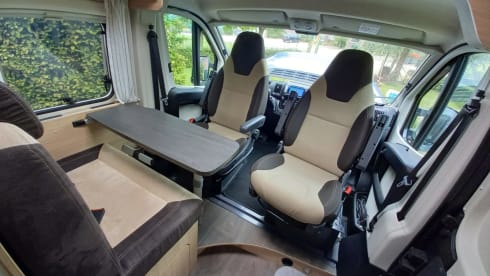 Road Camp – Neat "Feel Free" Pössl camper van from 2018