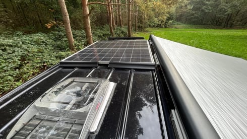 2p luxury off-grid VW Crafter bus camper (2023) autom.