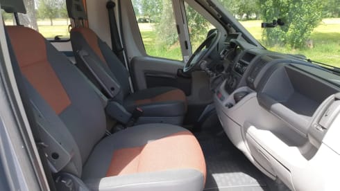 Homecar2 – Complete HomeCar2 gezinscamper met motorairco en zonnepaneel