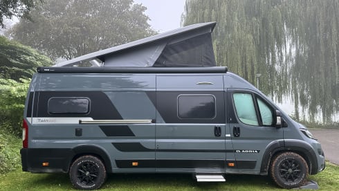 Bill – 'LUXURY' 4 berth Fiat Ducato - Adria Twin Sports 640 SGX (2022)