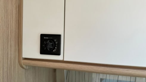 Complete Camperbus – Pössl camper Automaat met dakairco