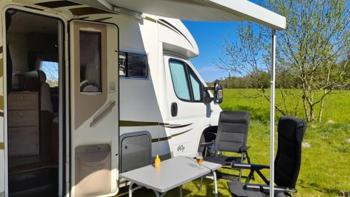 McLouis semi-integrated 4 people