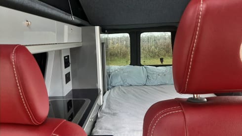 Florence (Flo for short) – Gorgeous 4 berth Volkswagen T5 Campervan 