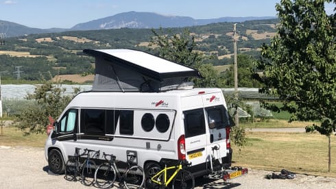 Exceptional 4 berth pop top family campervan from Malibu