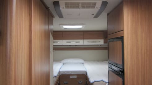 Spacious neat 2 pers. carado / hymer camper.