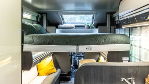 4p 2022 Roller Team – Extra spacious and free camping (330Ah battery, air conditioning and furnishings)