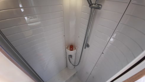GIPA CAMPER – LUXE MOBILHOME INTEGRAAL BURSTNER met WIFI binnen EUROPA