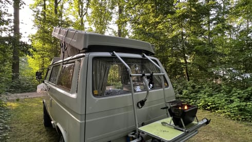 Ed Vanture – Volkswagen bus from 1984 (4p, 2 adults)