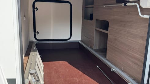 Fiat automatic Carado t447 pro +2023 semi-integrated 4p