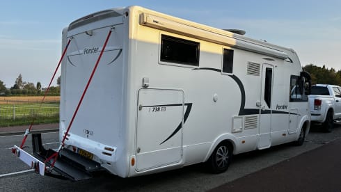 FORSTER 738 EB, 4 persons, garage and scooter included