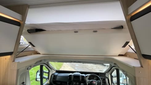 7 berth Adria sunliving ad70dk. Reg 2022