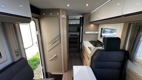 Bob – 3p Adria Mobil semi-integrated uit 2023