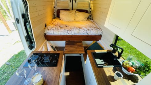 Benny_theBenz – Stylish Mercedes Sprinter Bus Camper