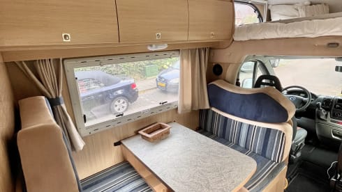 Gezellige gezinscampert – 4p Mobilvetta alcove uit 2007