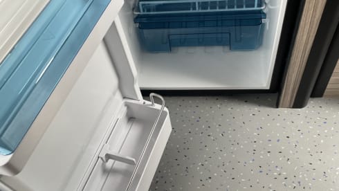 Yasmin (le Boxer!) – 3 berth 2020 Peugeot Boxer (with 2024 professional conversion)