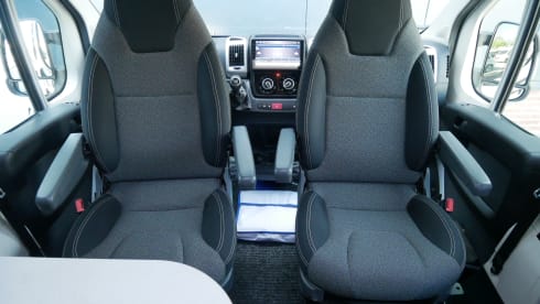 4-person Carado bus from 2020