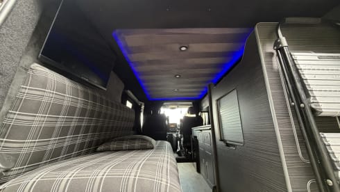 THE WEE HOOSE – Das kleine Haus – Vauxhall Vivaro LWB Wohnmobil – 4 Schlafplätze