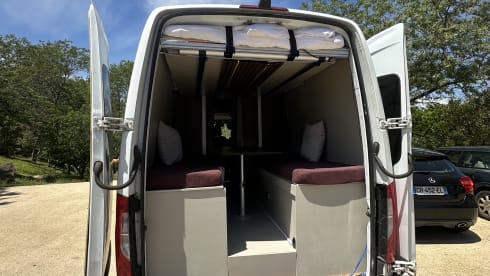 The Laurent – Luxury 3 berth Mercedes-Benz 907 Campervan