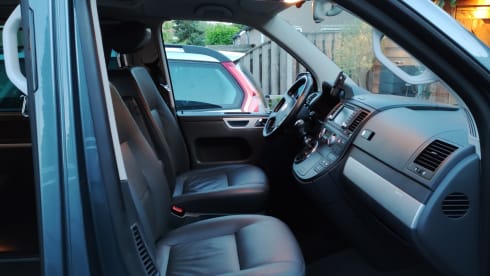Happy Camper – Luxury 4/5p bus camper Volkswagen Multivan from 2008