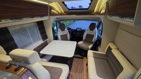 5p Adria Mobil semi-integrated uit 2016