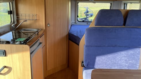 very nice compact 4 person camper