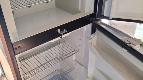Kievit – 2p Hymer semi-integrated from 2010 (with room for 3rd person)