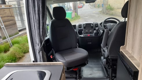 MW21 – 2 Berth Campervan/Motorhome - Fully equipped for your next Adventure
