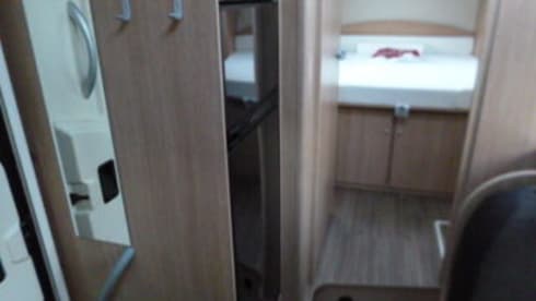 Reneetje – Sunlight T69l with Queen bed and pull-down bed
