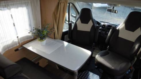 H- type – Compact camper with automatic transmission, luxury camper with all the trimmings