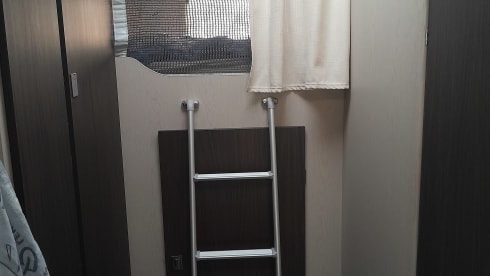 Happy Tour – 6-person Ahorn family camper Alcove 2018 with fixed beds 