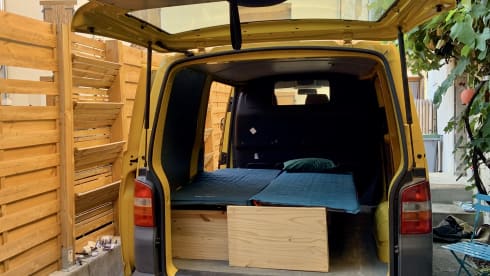 Yellow – Volkswagen T5 Deutch post 🚐