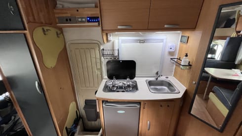Luxurious neat family camper, 6 seats + belt, fully furnished
