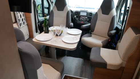 4-person Knaus semi-integrated from 2021