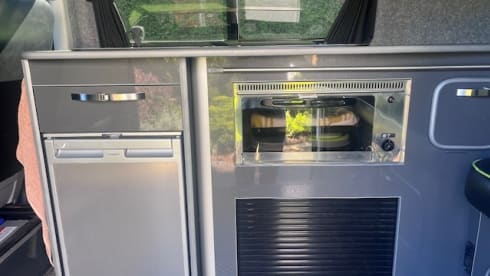 The Green Machine – Volkswagen T5 - Sleeps 4, fab fun!