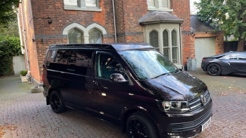 Biscy – 4 berth VW Campervan (Gas stove, 2 double beds, & gated car storage)