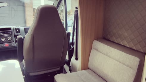 Hotelkamer op Wielen! – Hotel room on wheels! Very beautiful and luxurious Adria Matrix 5 p