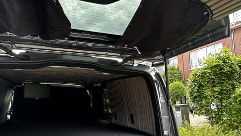 2p Mercedes-Benz campervan uit 2020
